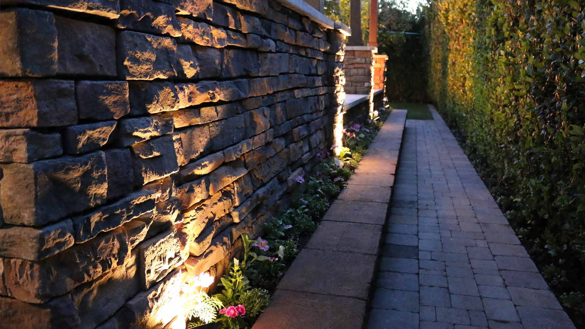 Olmos landscape outdoor lighting experts in Sherman Oaks, Encino, Studio City and Northridge CA